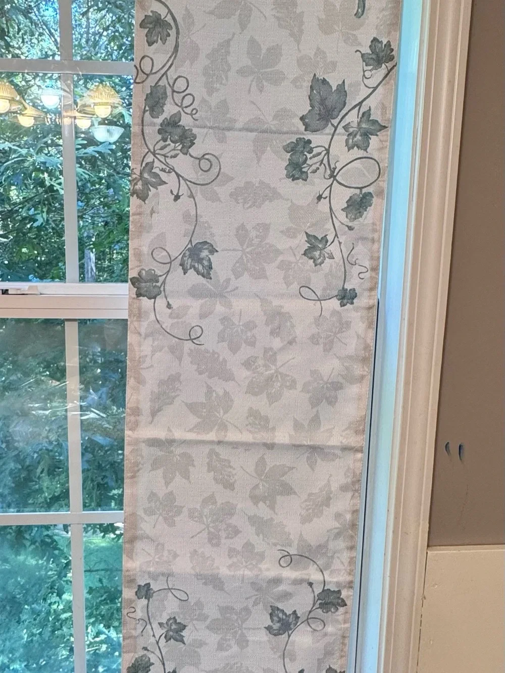 Elrene tablecloth 60”